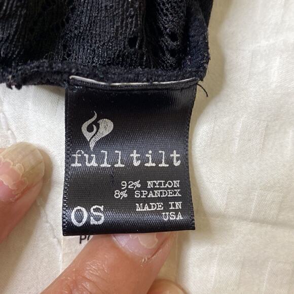 3 bras. (2) bandeau and (1) bralette. Victoria Secret, Full Tilt. See video. - Picture 6 of 8